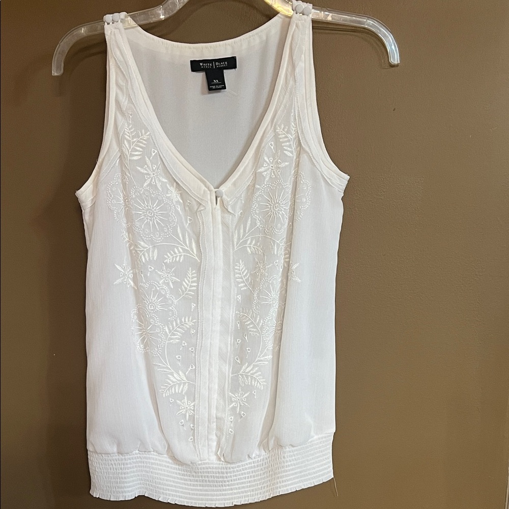White House Black Market Floral Embroidered Blouse